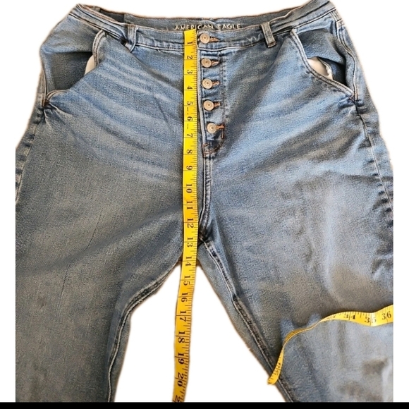 American Eagle Womens Light Wash Button Front High Waist Mom Jean 16 - Picture 9 of 13